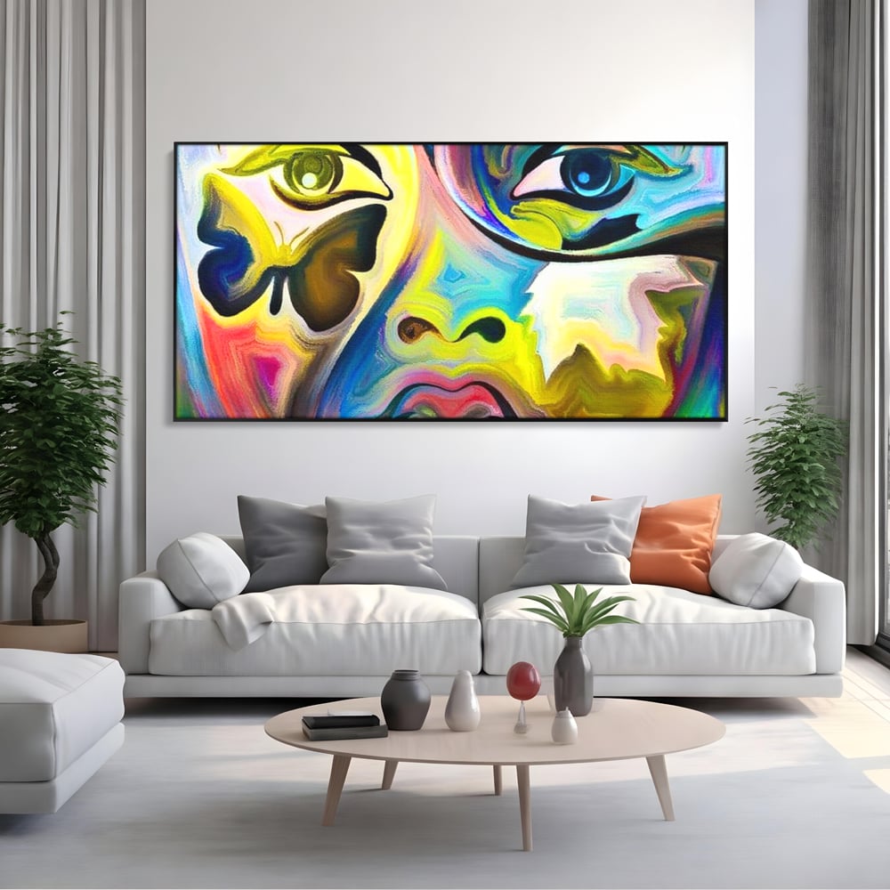 Tablou canvas cu tablou canvas cu chip abstract si fluture, in rama de aluminiu negru, pe perete intr-un living